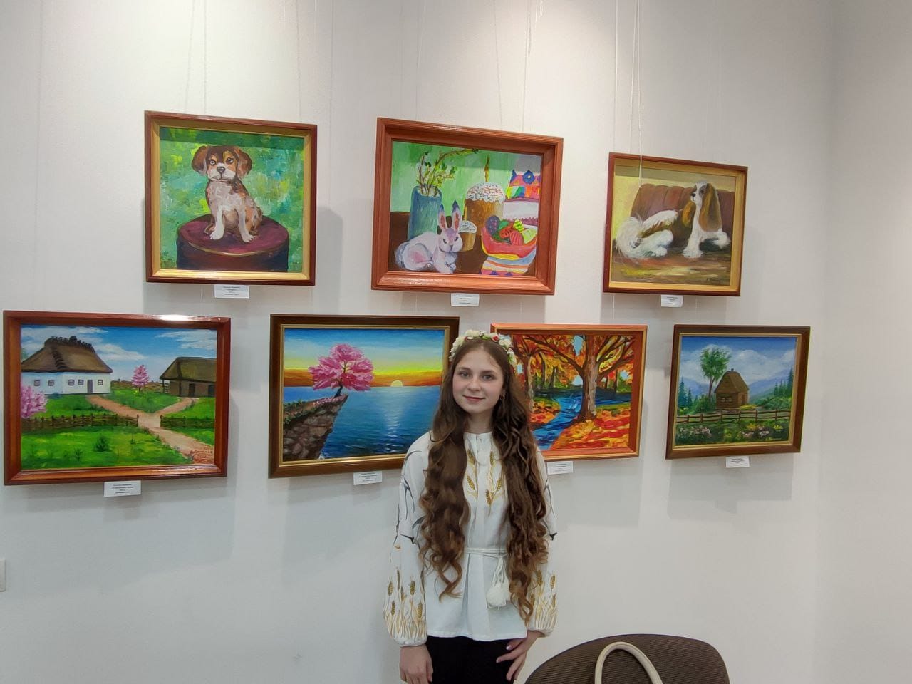 Виставка картин учениці 7-Г класу Евеліни Приймак з дідусем Василем Пиндусем