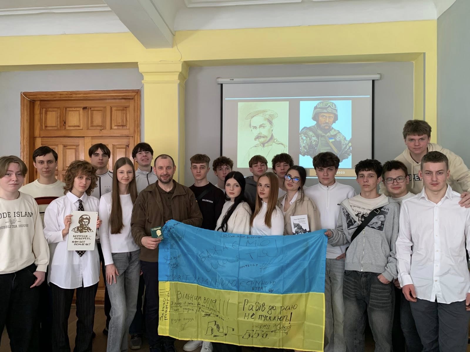 Воїн і солдат — це синоніми?