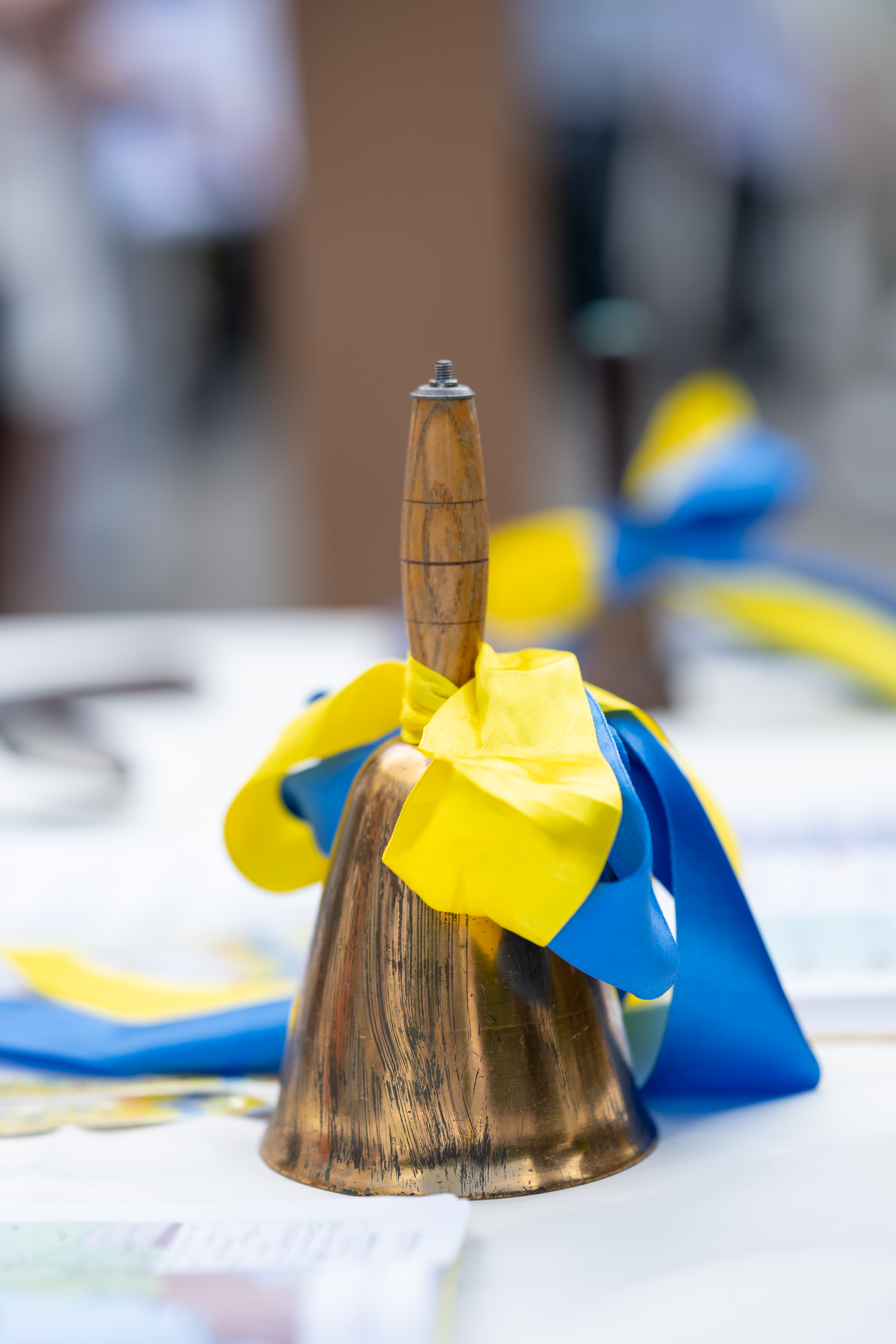 Останній дзвоник: мить, коли дитинство зустрічається з майбутнім
